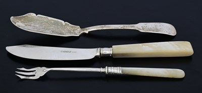Lot 211 - A William IV silver fiddle pattern butter...