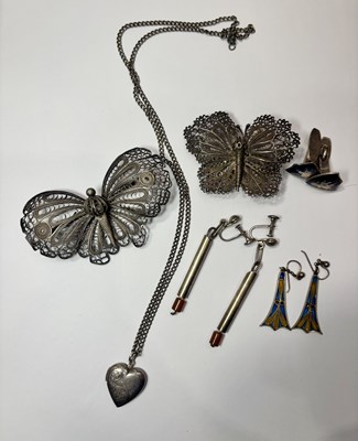 Lot 438 - A selection of white metal jewellery