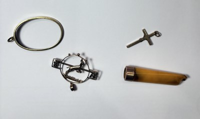 Lot 457 - A selection of mostly jewellery