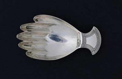 Lot 206 - A George III silver novelty caddy spoon, by...