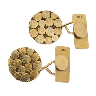 Lot 95 - A pair of 9ct gold cufflinks