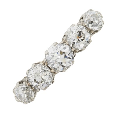 Lot 137 - A five stone diamond ring