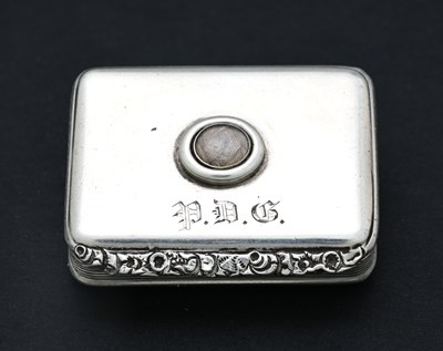 Lot 32 - A George III silver mourning vinaigrette, by...