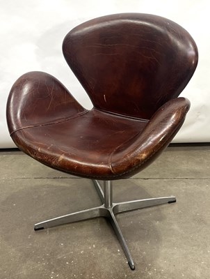 Lot 588 - In the style of Arne Jacobson, a 'Swan Chair',...