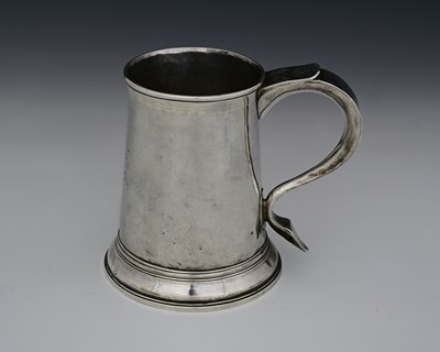 Lot 335 - A George III silver mug, by John King, London...