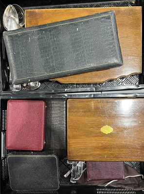 Lot 75 - A collection silver and silver plate to...