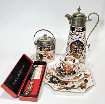 Lot 102 - A mixed collection of Imari ceramics to...