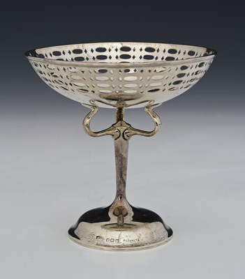Lot 260 - A George V silver pierced pedestal dish, by J...