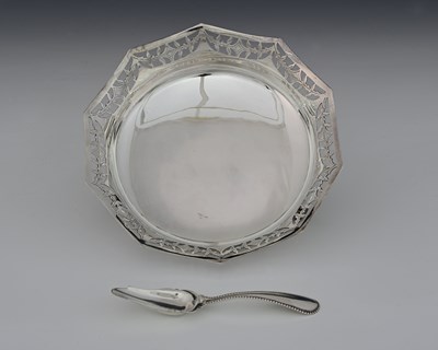 Lot 293 - An Elizabeth II shaped silver dish, with a...