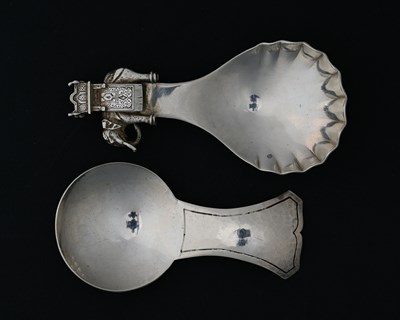 Lot 195 - A contemporary silver caddy spoon, by Clive...