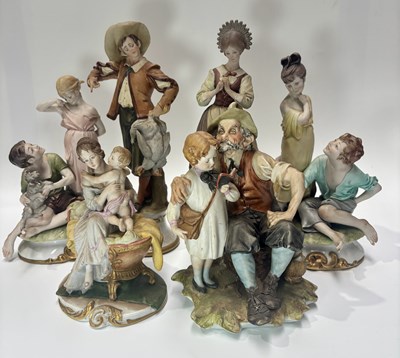 Lot 87 - A collection of Capodimonte figurines and...