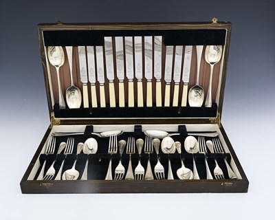 Lot 175 - A cased set of Edwardian six-place flatware,...