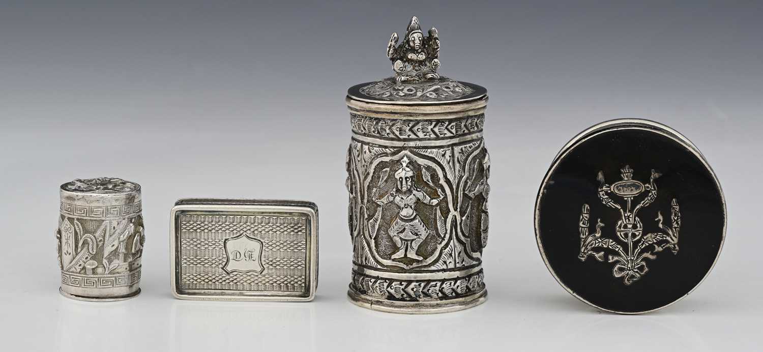Lot 30 - A Victorian silver vinaigrette, by Francis...