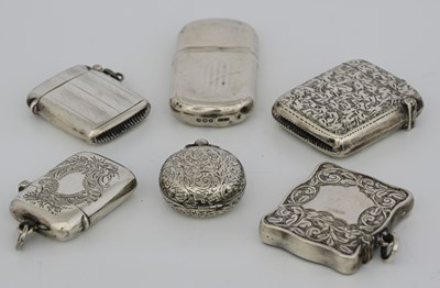 Lot 67 - A group of hallmarked silver, to include a...