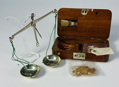 Lot 480 - A bag of crushed gold leaf, approx 1g,...