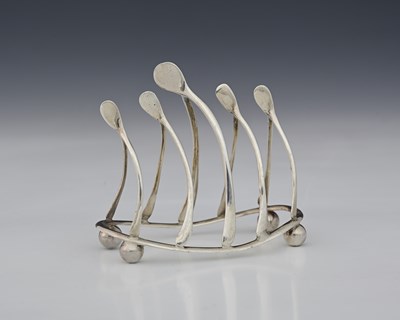 Lot 148 - An Edwardian silver novelty wishbone toast...