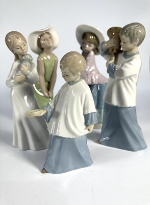 Lot 236 - A Lladro glazed porcelain figure depicting a...