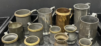 Lot 67 - A collection of various pewter ware tankards...