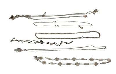 Lot 440 - A quantity of silver and white metal chains,...