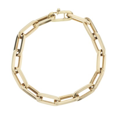 Lot 67 - An oval-link bracelet