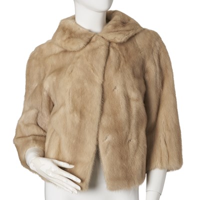Lot 467 - An azurene mink jacket.