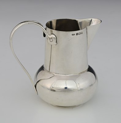 Lot 119 - An Edwardian Arts & Crafts silver jug, by...