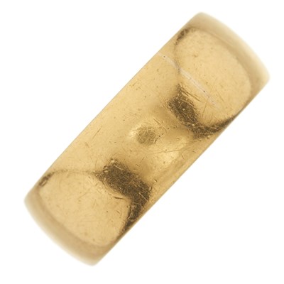Lot 18 - A band ring