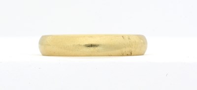 Lot 469 - An 18ct gold band ring