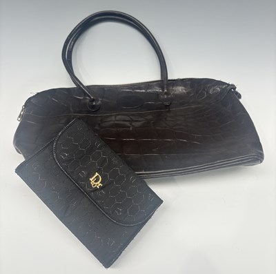 Lot 176 - A vintage Mulberry handbag in a...