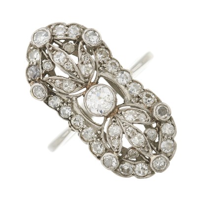 Lot 1 - An early 20th century platinum diamond dress ring