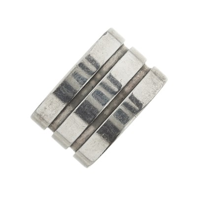 Lot 324 - Gucci, a wide ridged band ring.