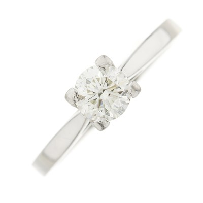 Lot 139 - A platinum brilliant-cut diamond single-stone ring