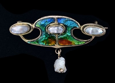 Lot 24 - An Arts & Crafts gold pearl and enamel brooch, attributed to Archibald Knox