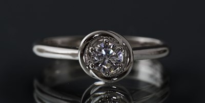 Lot 418 - An 18ct gold cubic zirconia single-stone ring