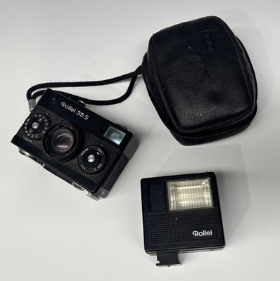 Lot 191 - A Rollei 35S camera (cased) and flash (2)