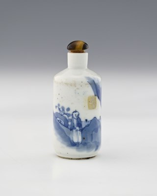 Lot 104 - A Chinese blue and white snuff bottle, rouleau...
