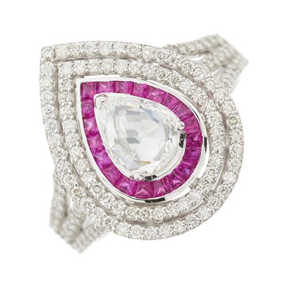 Lot 157 - A diamond and ruby ring