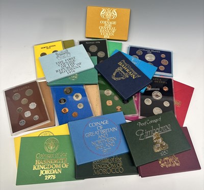 Lot 200 - A small collection of Royal Mint proof and...