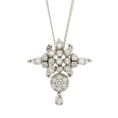 Lot 121 - A brilliant-cut and old-cut diamond pendant necklace