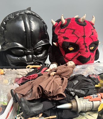 Lot 21 - A collection of Star Wars toys to include...