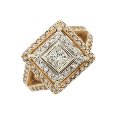 Lot 61 - A princess-cut and brilliant-cut diamond dress ring