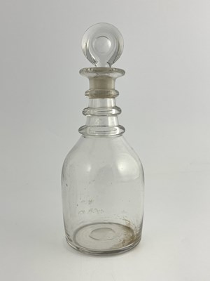 Lot 471 - A George III three ring neck glass decanter