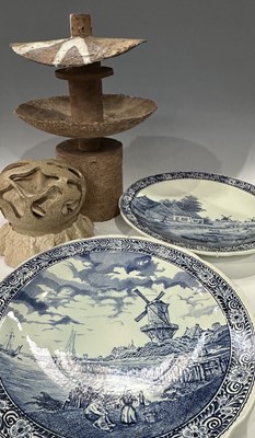 Lot 4 - A midcentury British art or studio pottery...