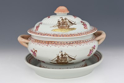Lot 128 - A 20th century Chinese soup tureen and cover...