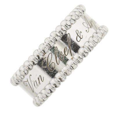 Lot 147 - Van Cleef & Arpels Perlee Signature ring
