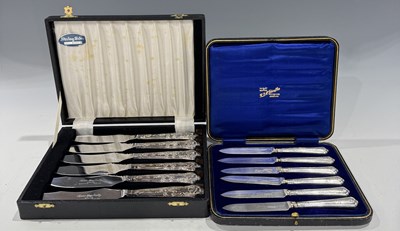 Lot 219 - Two boxed sets of silver handled knives, fruit...