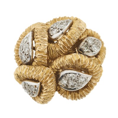 Lot 175 - A single-cut diamond bi-colour textured leaf ring