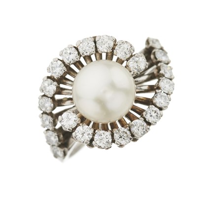 Lot 83 - A cultured pearl and brilliant-cut diamond dress ring