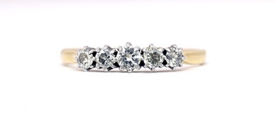 Lot 439 - A diamond five stone ring