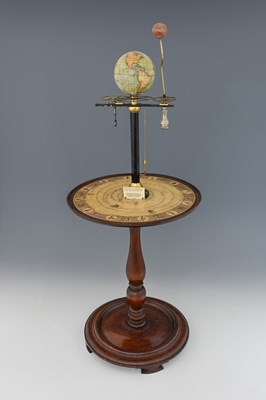 Lot 541 - A 20th century table top pedestal orrery by...